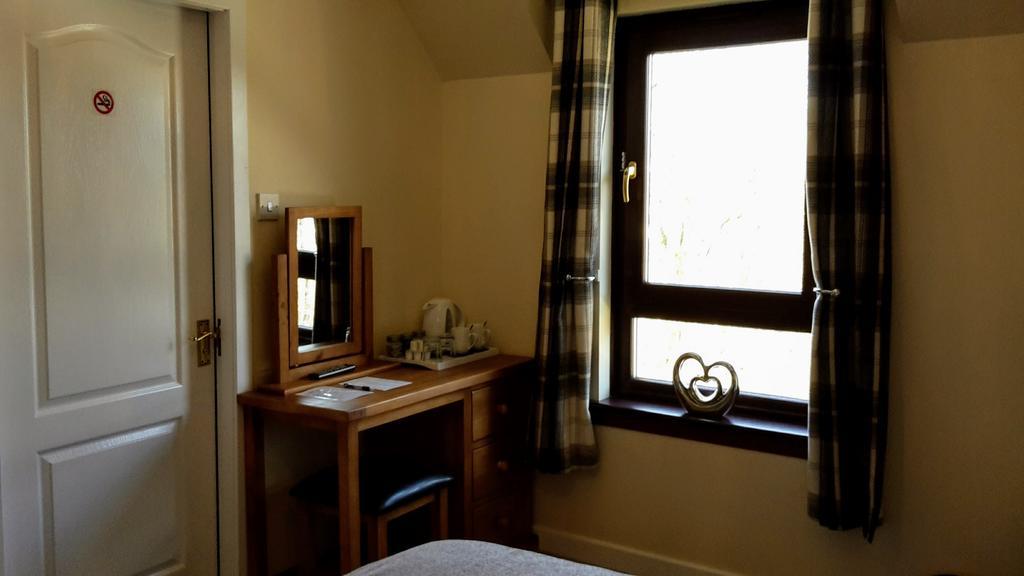 Ben Nevis Guest House ฟอร์ตวิลเลียม ภายนอก รูปภาพ